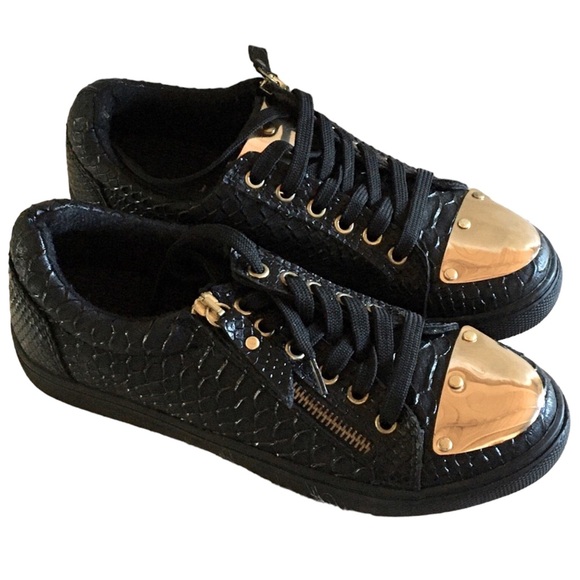 adidas Shoes - 🆕 Adidas Superstar Gold Toe Sneaker 👟